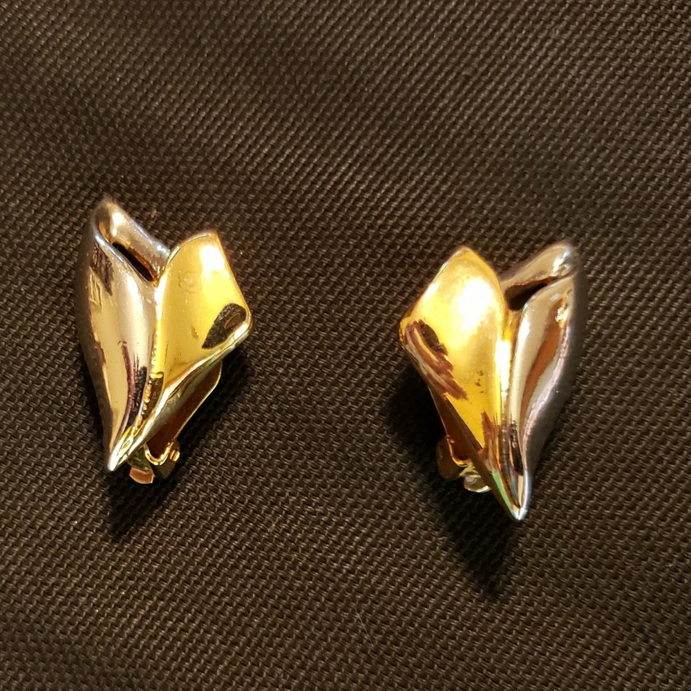 VTG 2 Tone Abstract Peace Lily Clip On Earrings